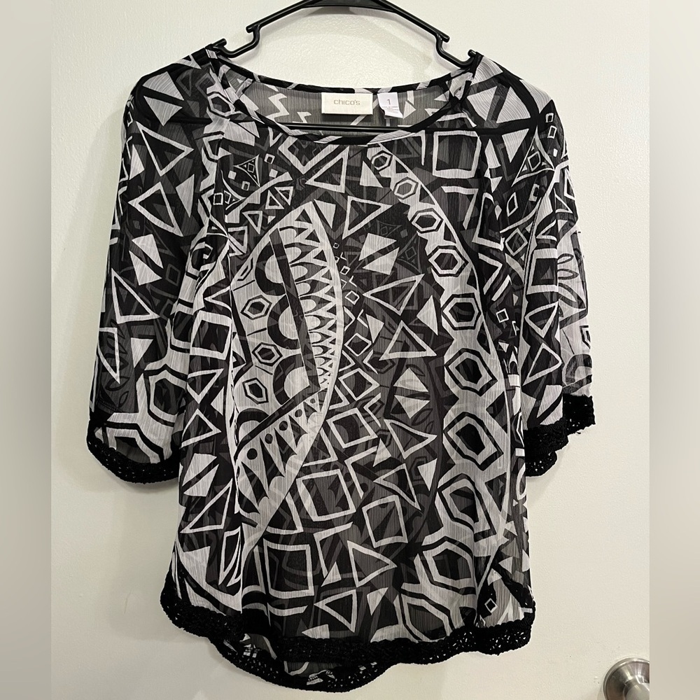 Chico's Black and White Geometric Women's Top, size 1 - Picture 2 of 5
